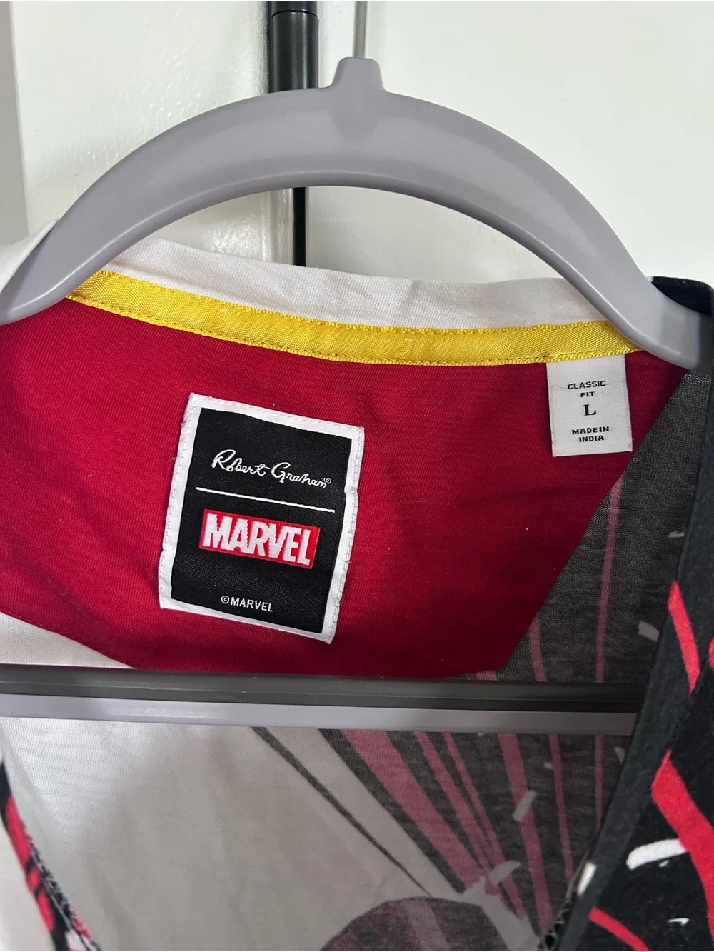 Robert Graham Marvel Captain In Charge Graphic T-Shirt Short Sleeve Collectible - Picture 4 of 7